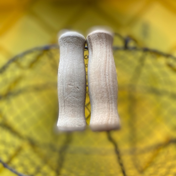 Small Wire Basket w Wood Handles - Picture 3 of 6